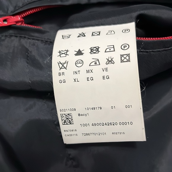 6 button D/B Hugo by Hugo Boss. 32” car coat size 40. Has red stitch detailing - Picture 12 of 14